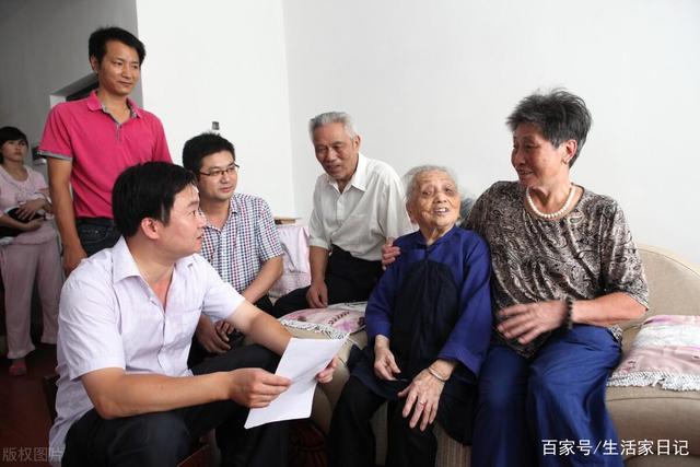 退休老人有福了！70歲老人享受養老金還有高齡補貼，你領取了嗎？(圖3)